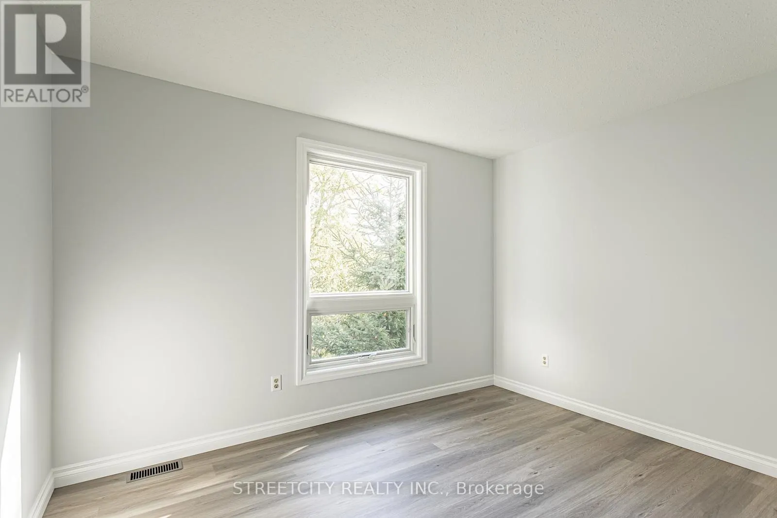 35 - 359 EVERGALDE CRESCENT N, #35