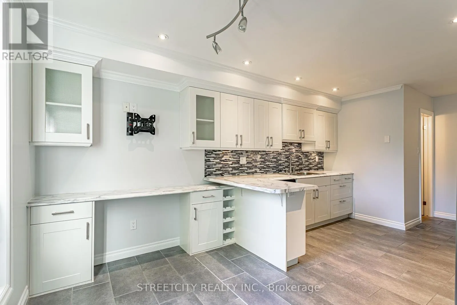 35 - 359 EVERGALDE CRESCENT N, #35