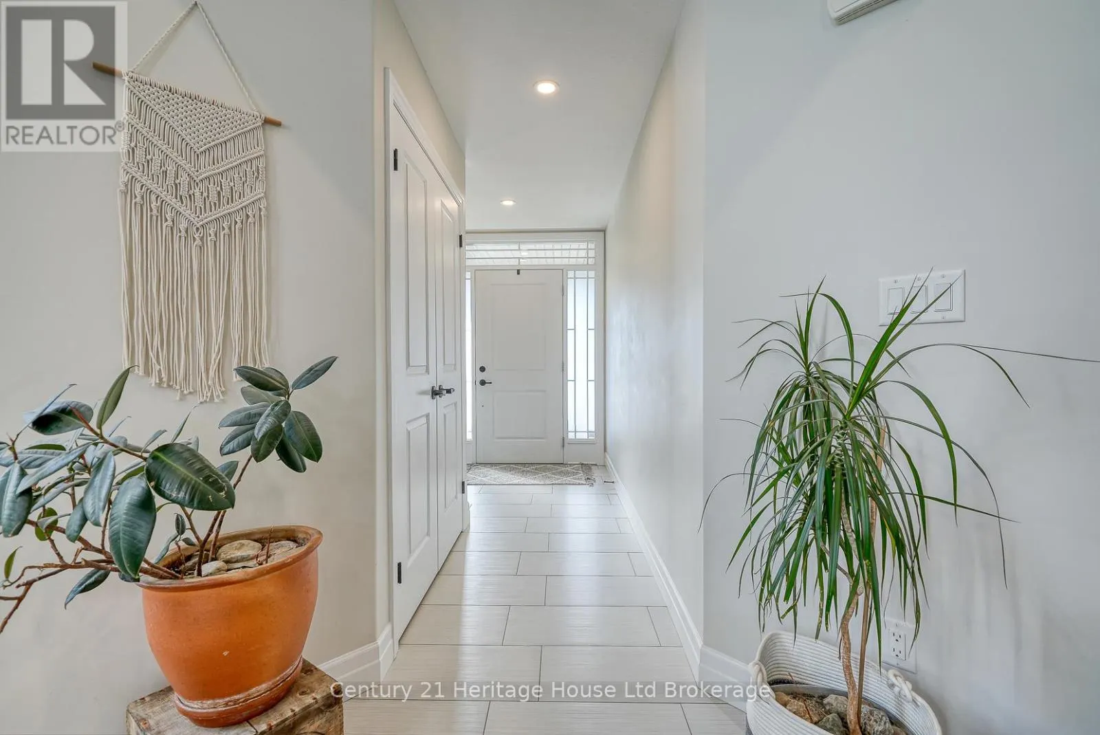 35 PEGGY AVENUE