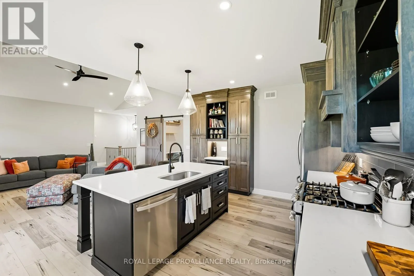 19 AMBROSIA TERRACE