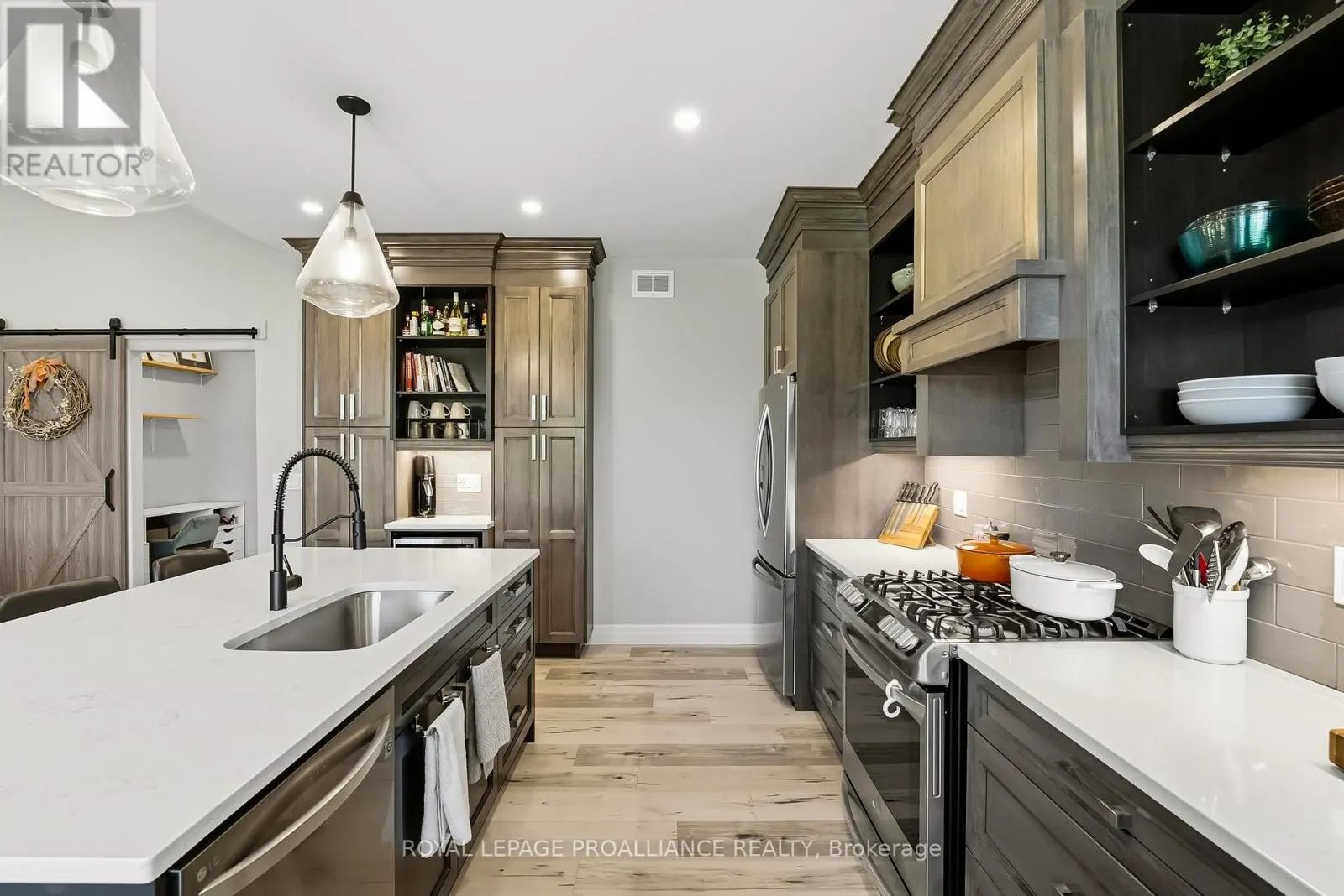 19 AMBROSIA TERRACE