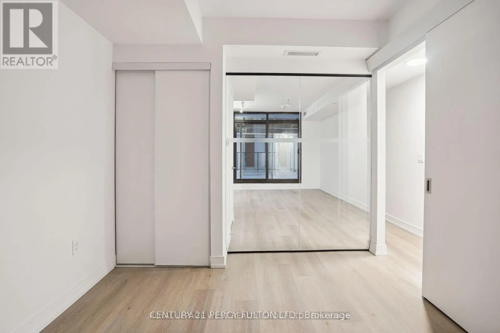 321 - 1 JARVIS STREET