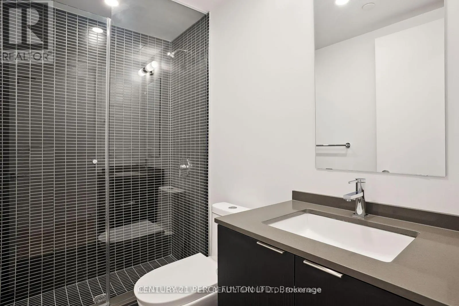 321 - 1 JARVIS STREET
