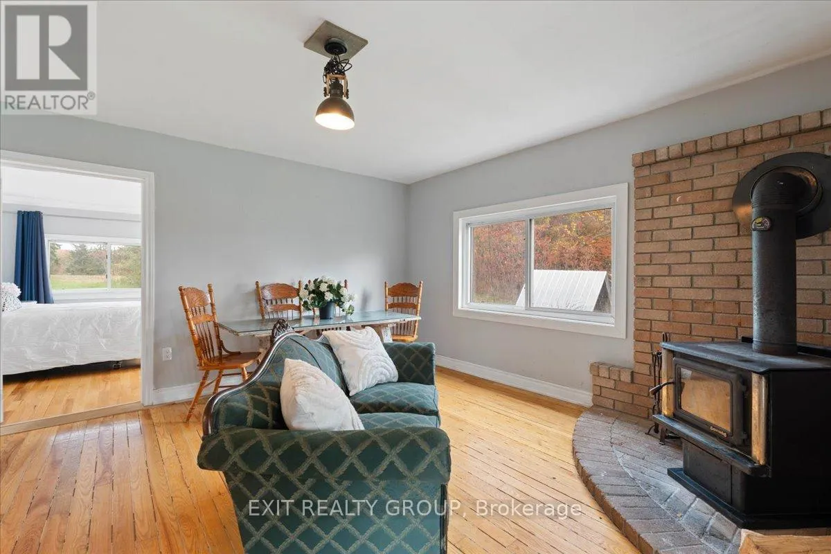 895 ENGLISH SETTLEMENT ROAD