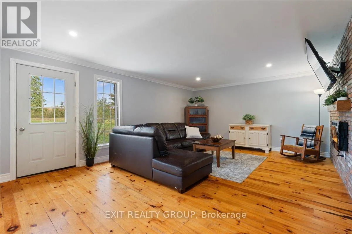 895 ENGLISH SETTLEMENT ROAD