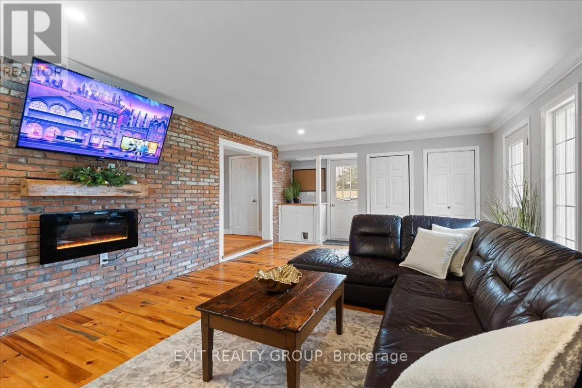895 ENGLISH SETTLEMENT ROAD