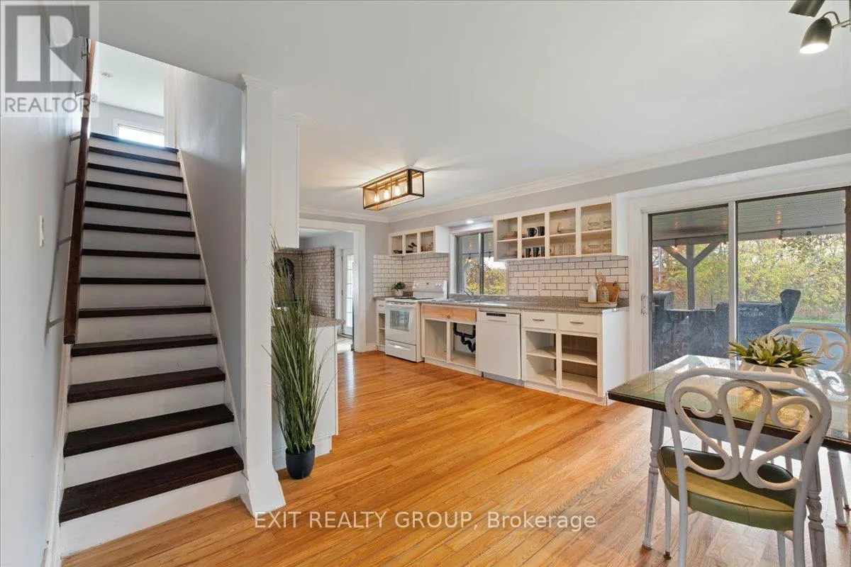 895 ENGLISH SETTLEMENT ROAD