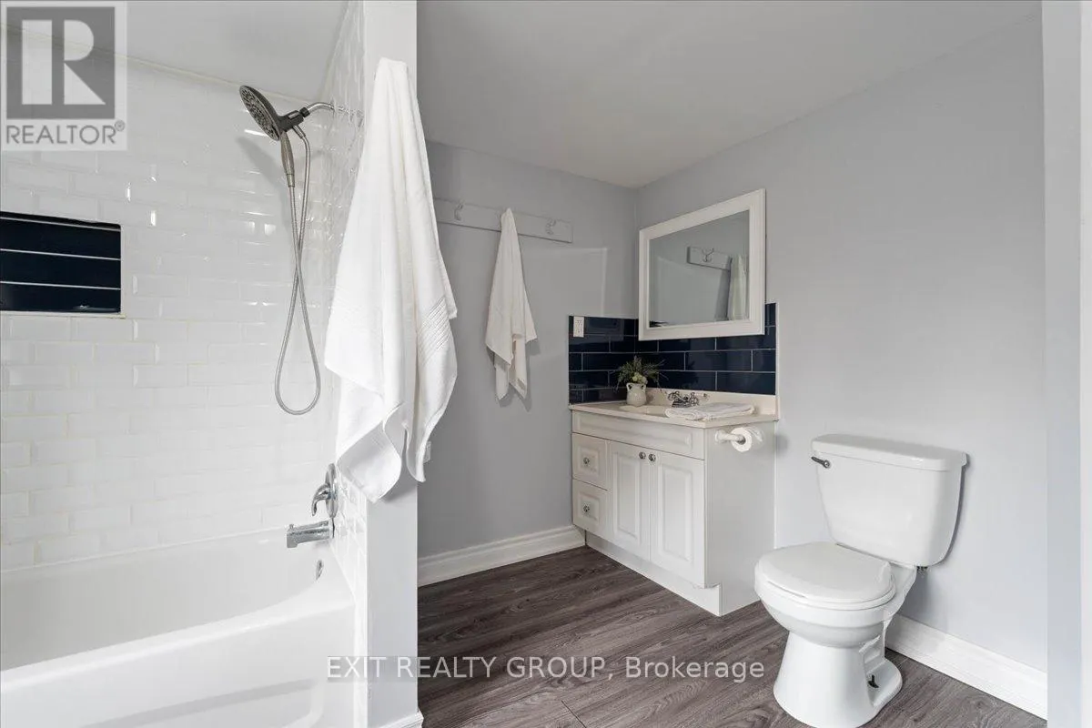 895 ENGLISH SETTLEMENT ROAD