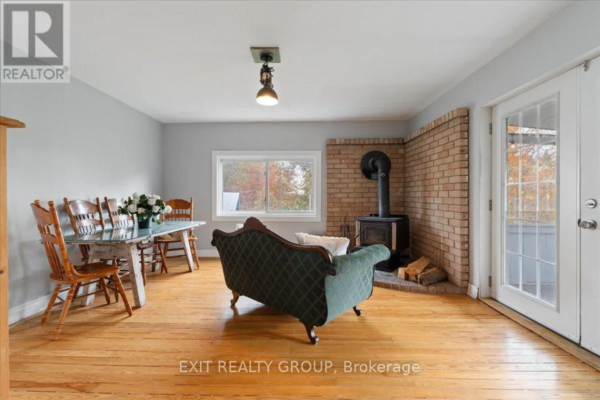 895 ENGLISH SETTLEMENT ROAD