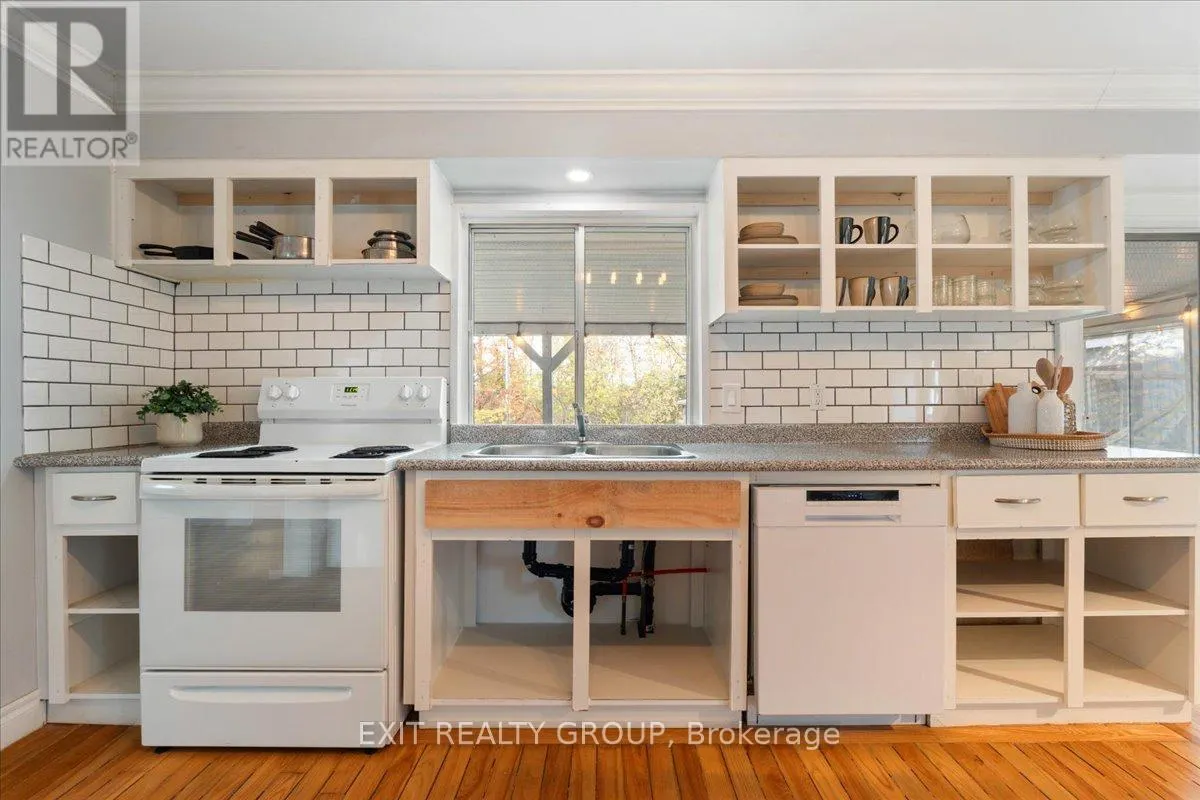895 ENGLISH SETTLEMENT ROAD