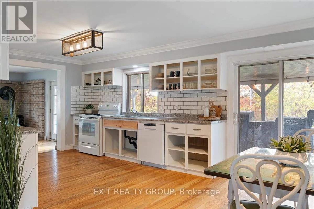 895 ENGLISH SETTLEMENT ROAD
