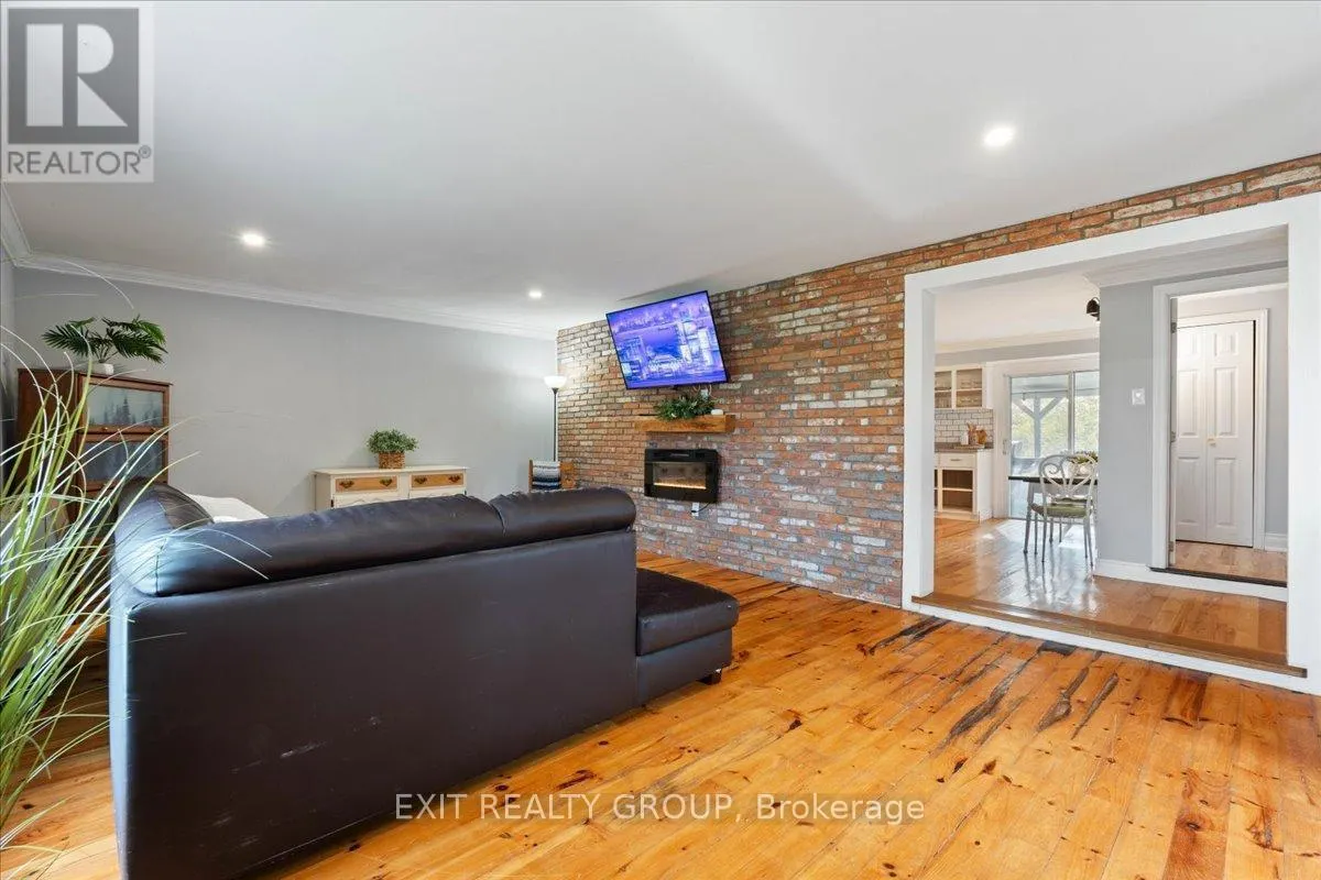 895 ENGLISH SETTLEMENT ROAD