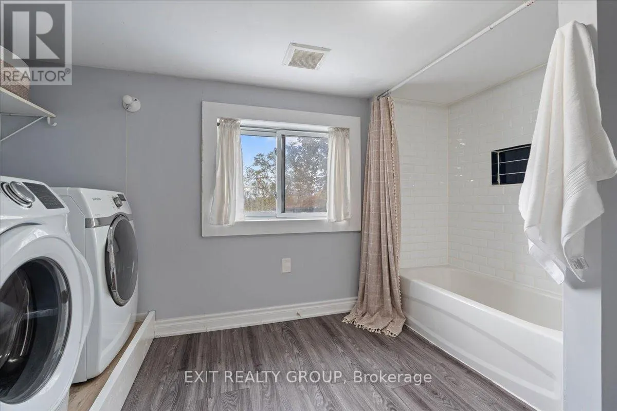 895 ENGLISH SETTLEMENT ROAD