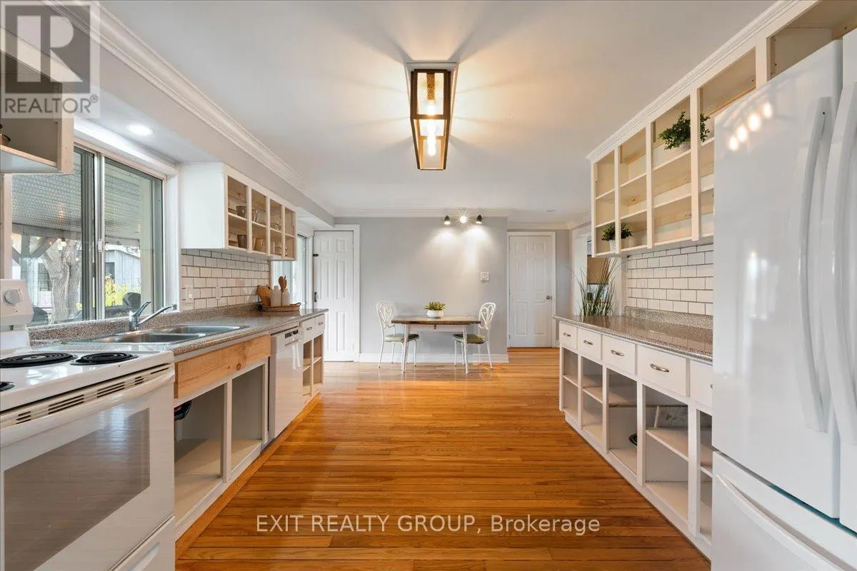 895 ENGLISH SETTLEMENT ROAD