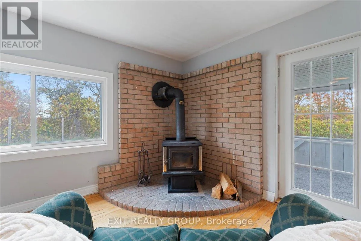 895 ENGLISH SETTLEMENT ROAD