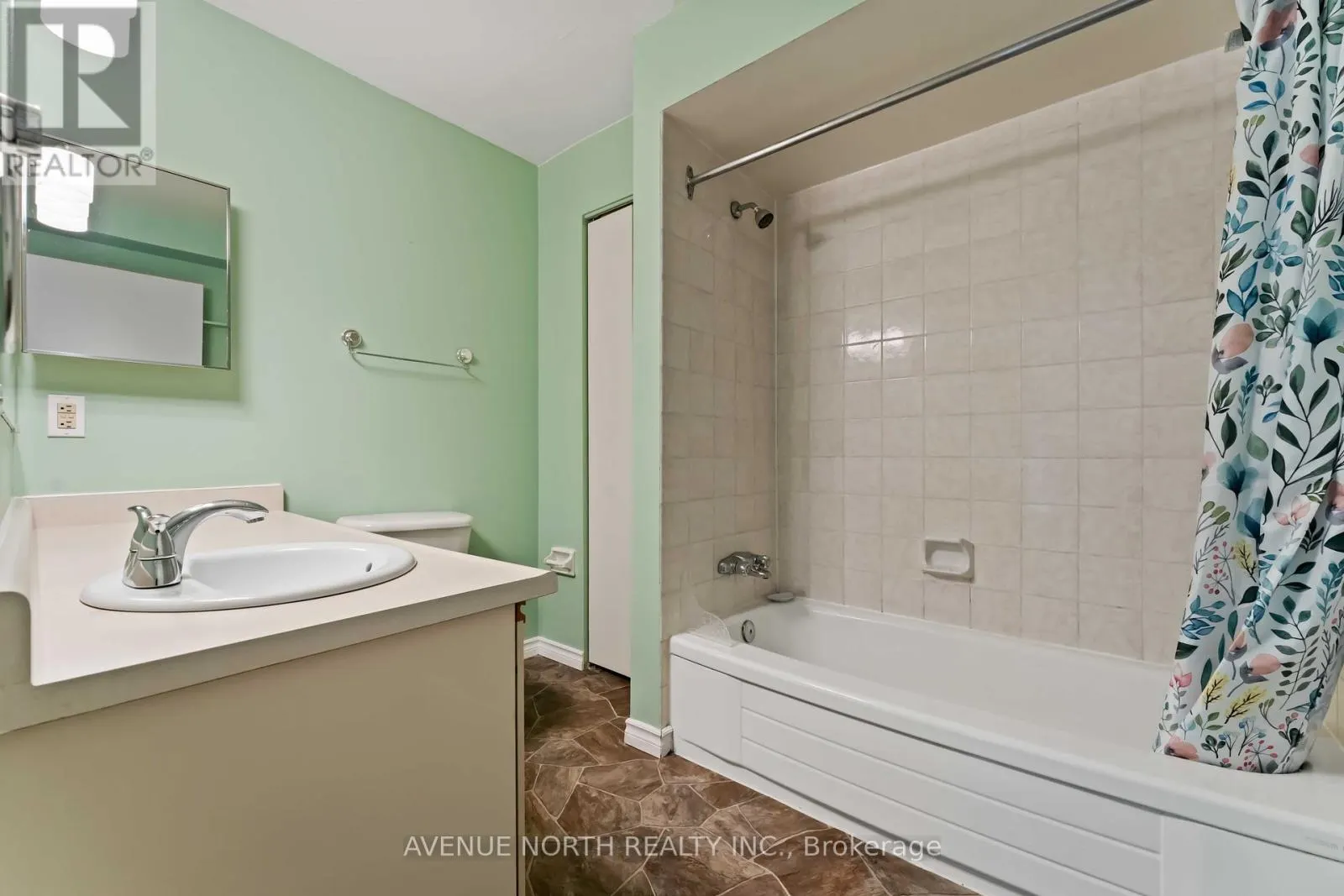 200 - 214 VIEWMOUNT DRIVE