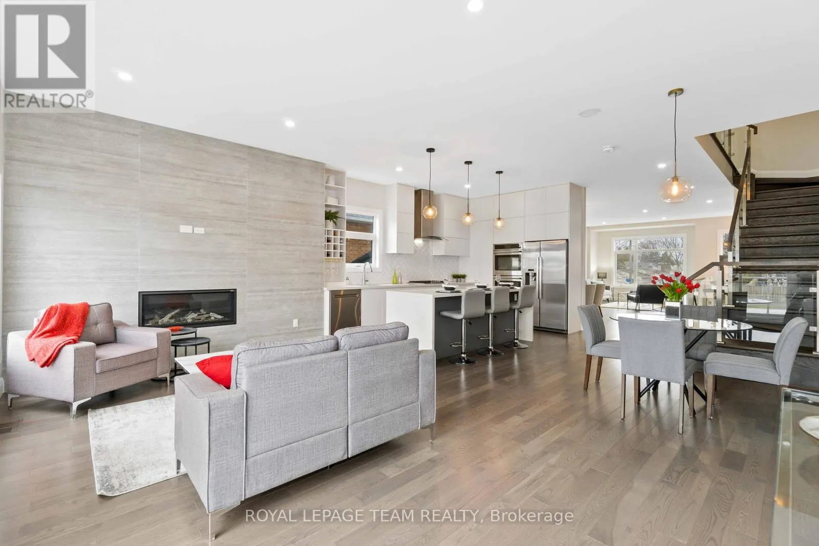 16 MELVILLE DRIVE