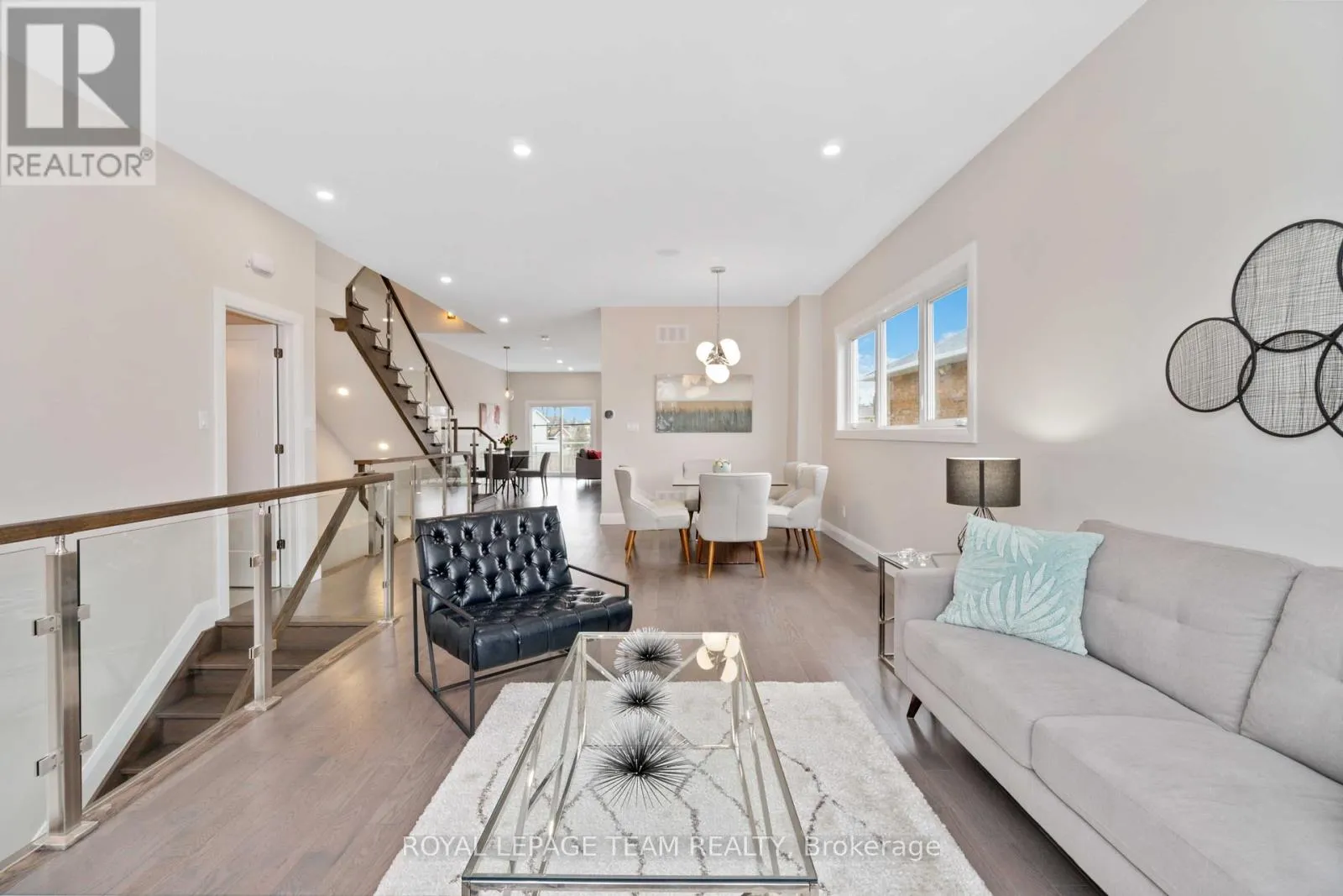 16 MELVILLE DRIVE