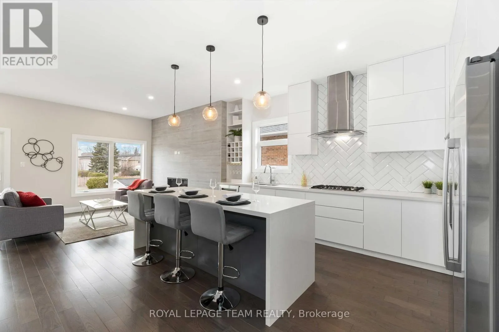 16 MELVILLE DRIVE