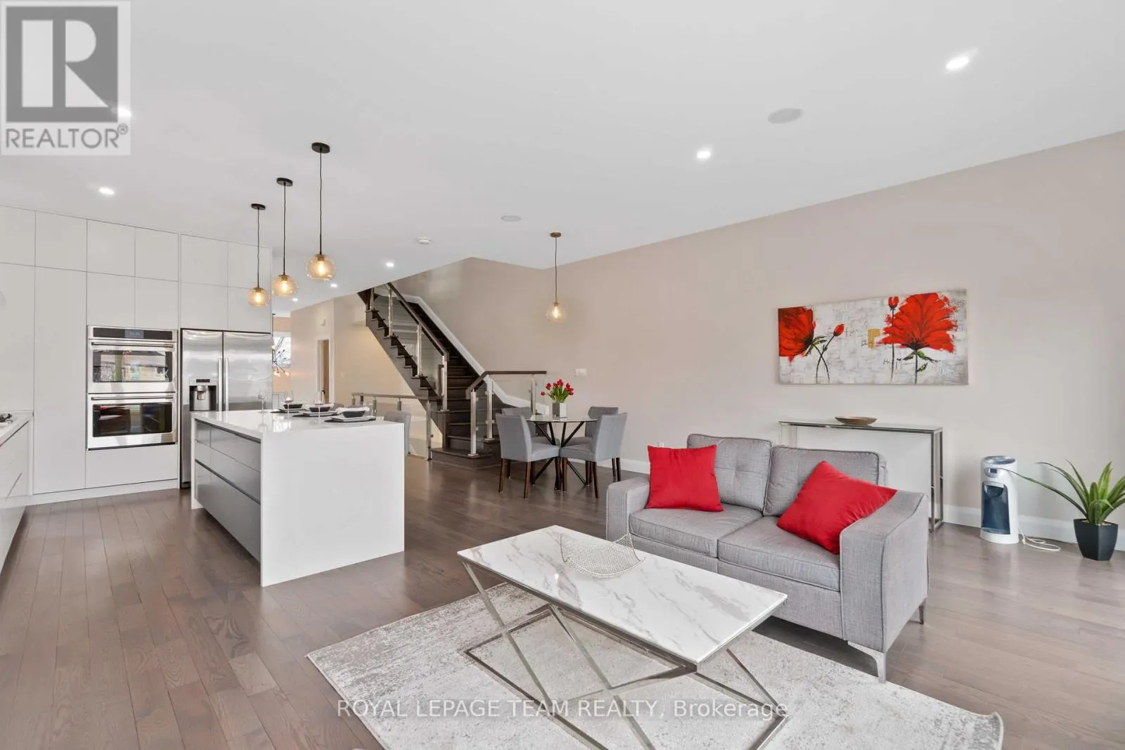 16 MELVILLE DRIVE