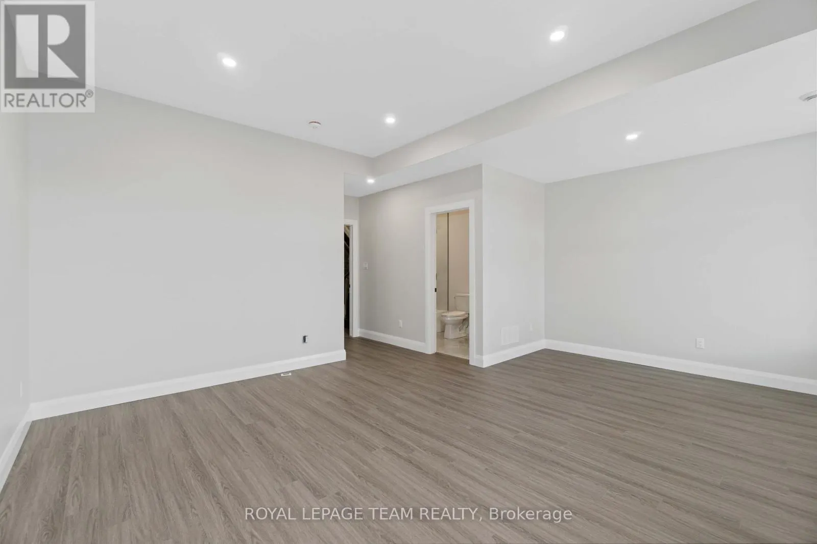 16 MELVILLE DRIVE