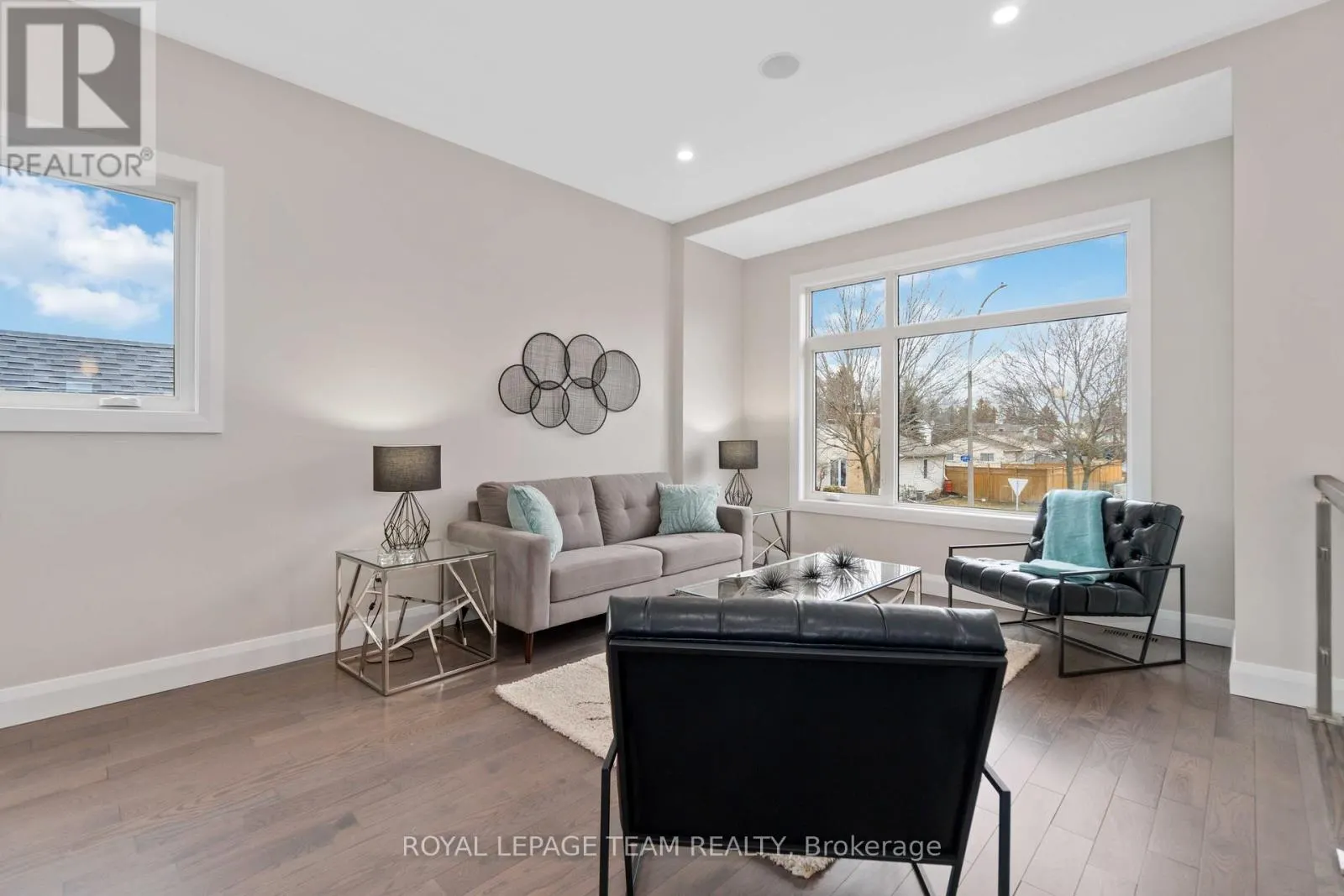16 MELVILLE DRIVE