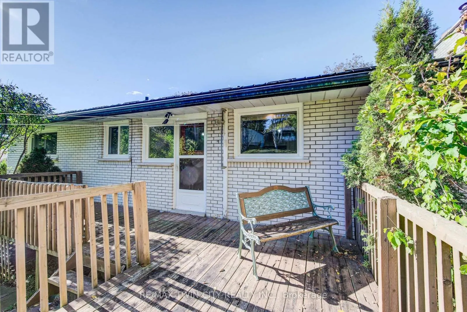 39 KENWOOD CRESCENT