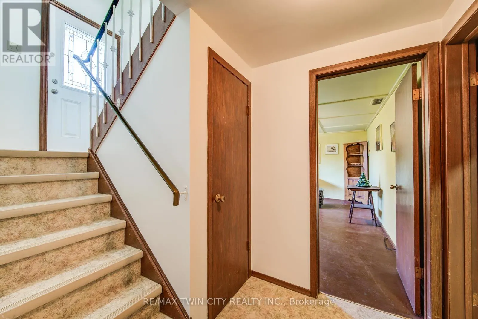 39 KENWOOD CRESCENT