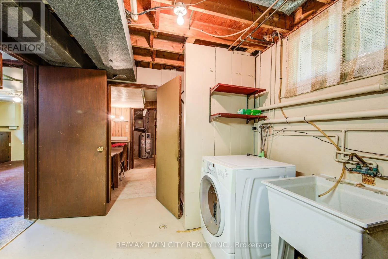 39 KENWOOD CRESCENT