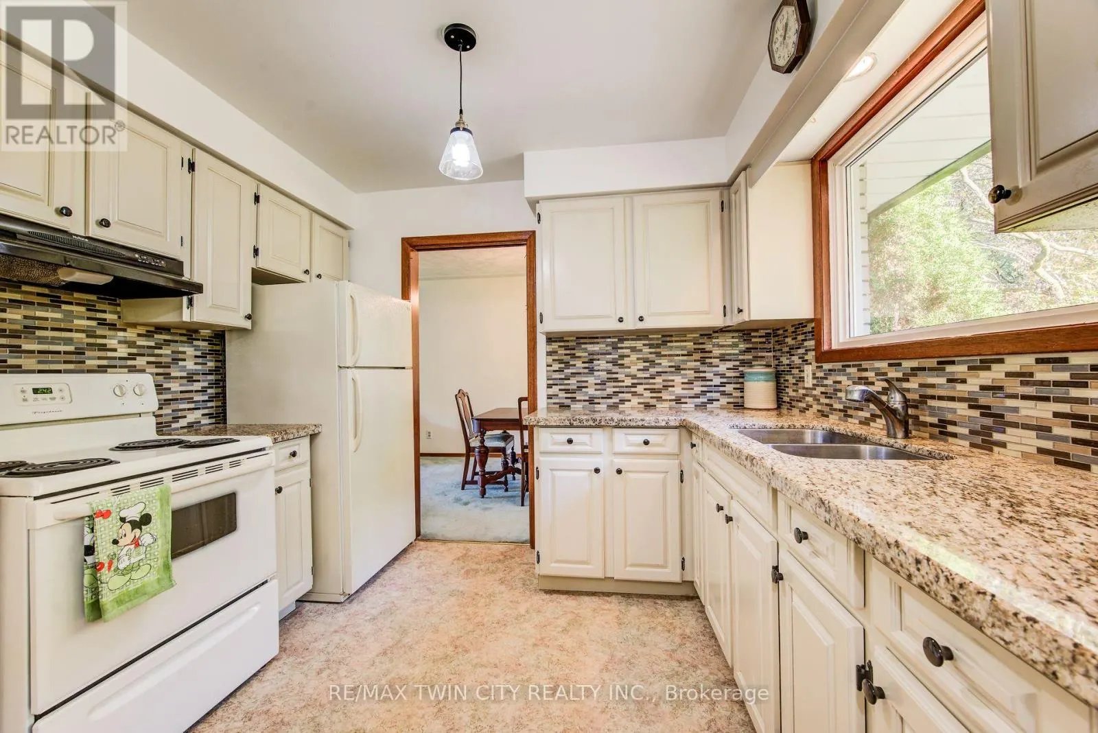 39 KENWOOD CRESCENT