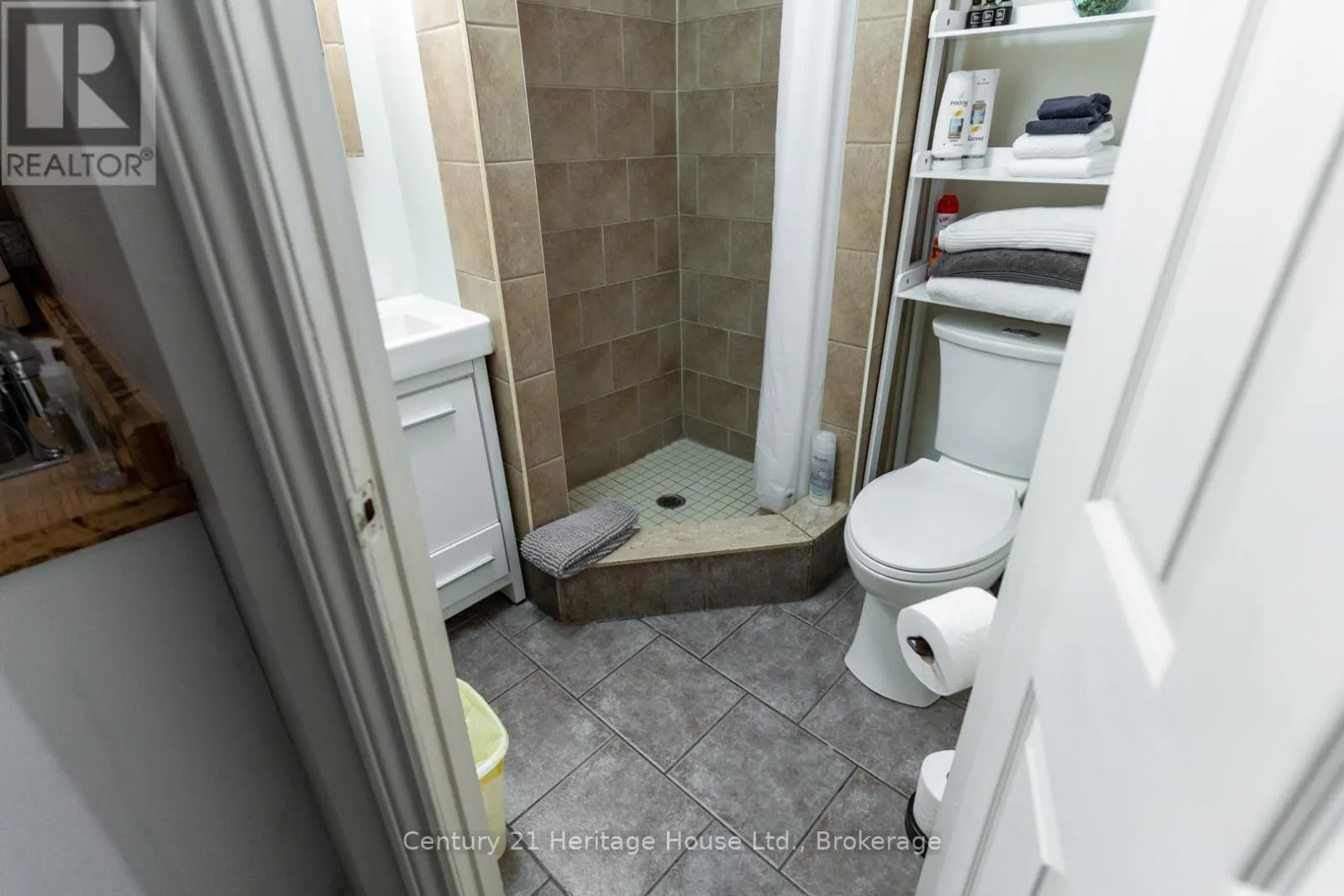 A - 210 WILSON STREET, #A