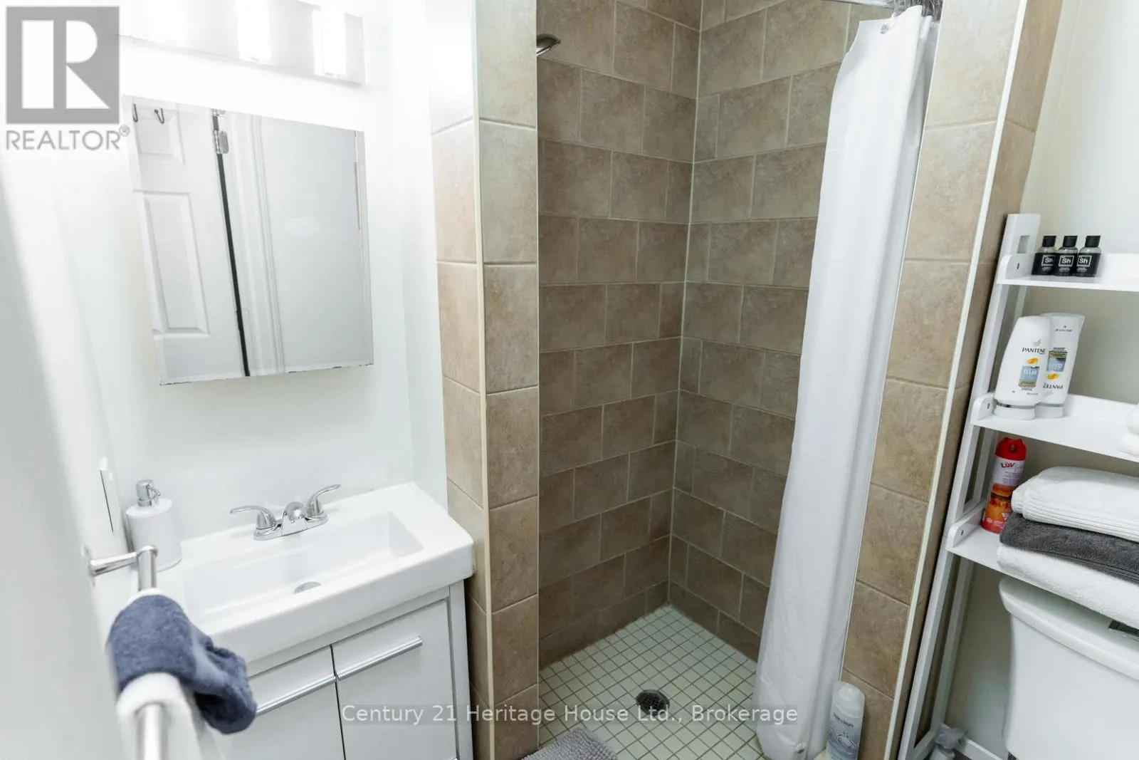 A - 210 WILSON STREET, #A