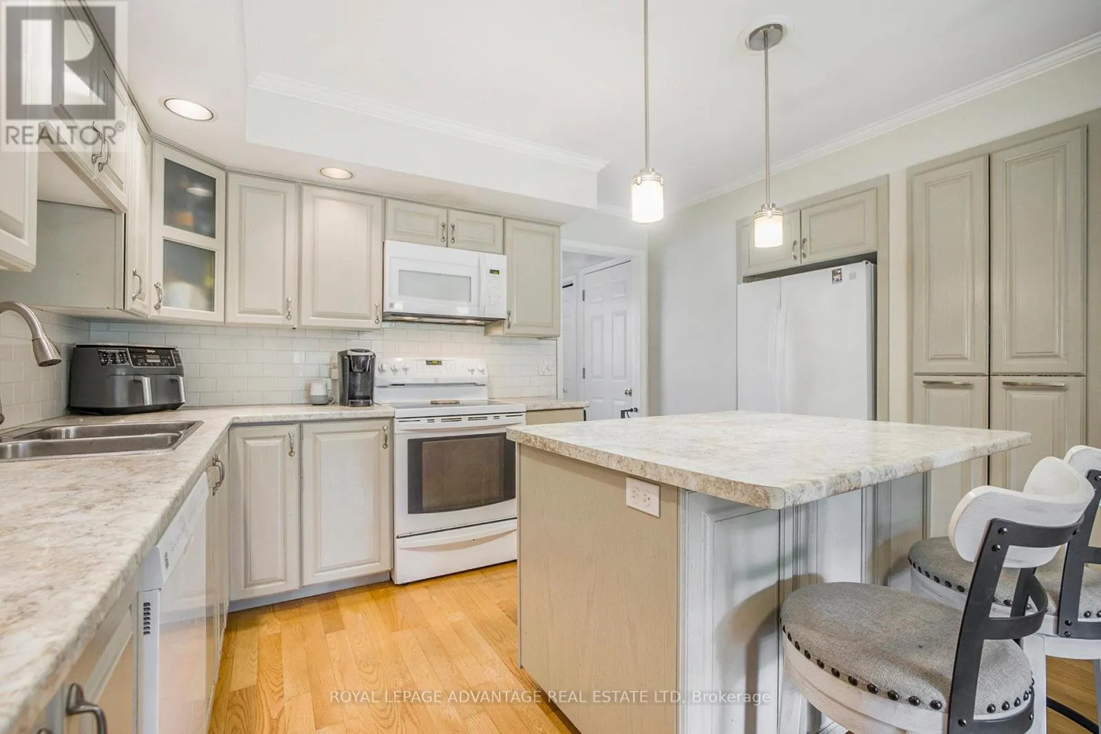 6 FAIRLANE DRIVE