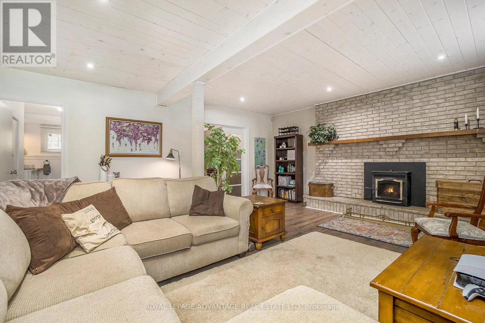 6 FAIRLANE DRIVE