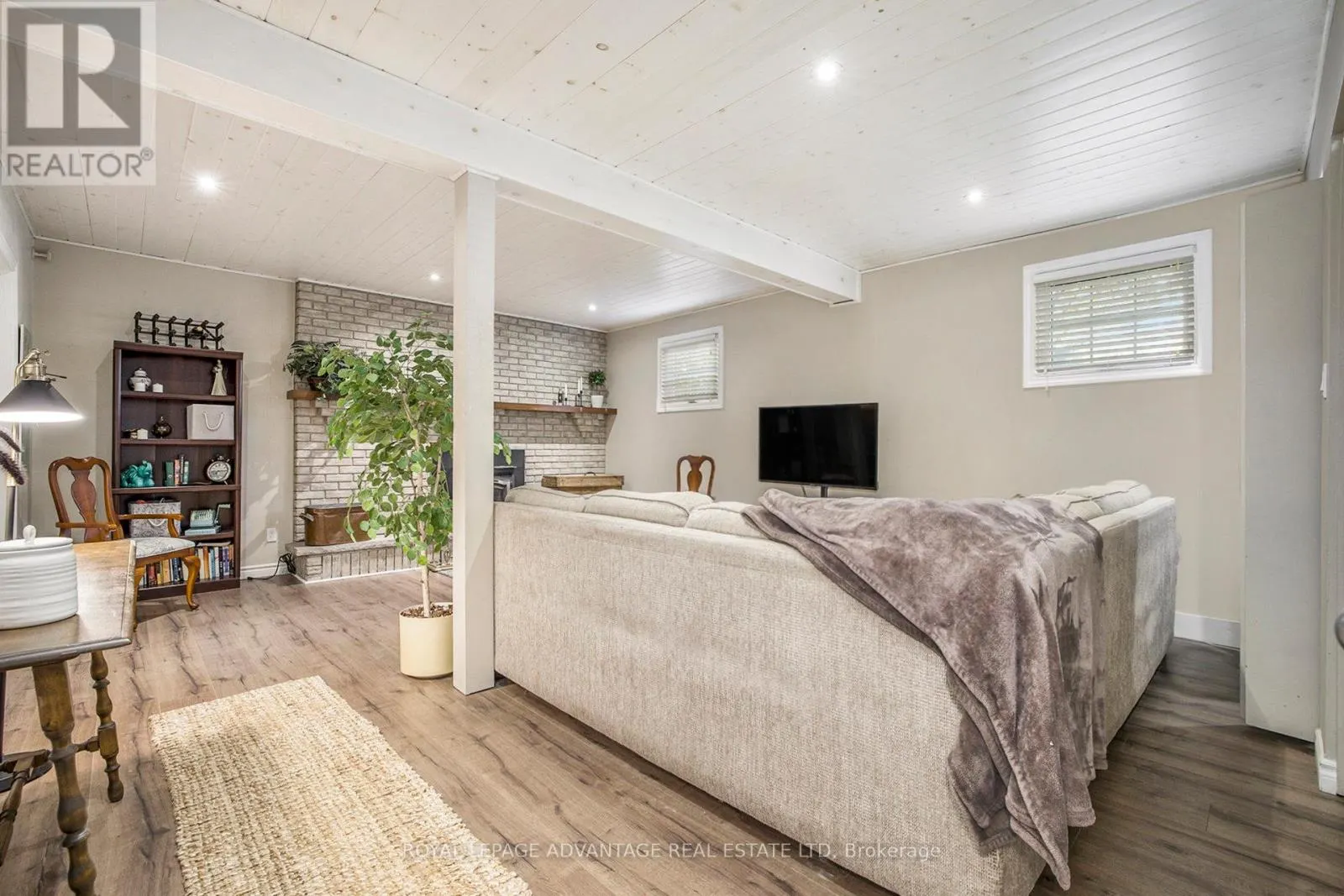 6 FAIRLANE DRIVE