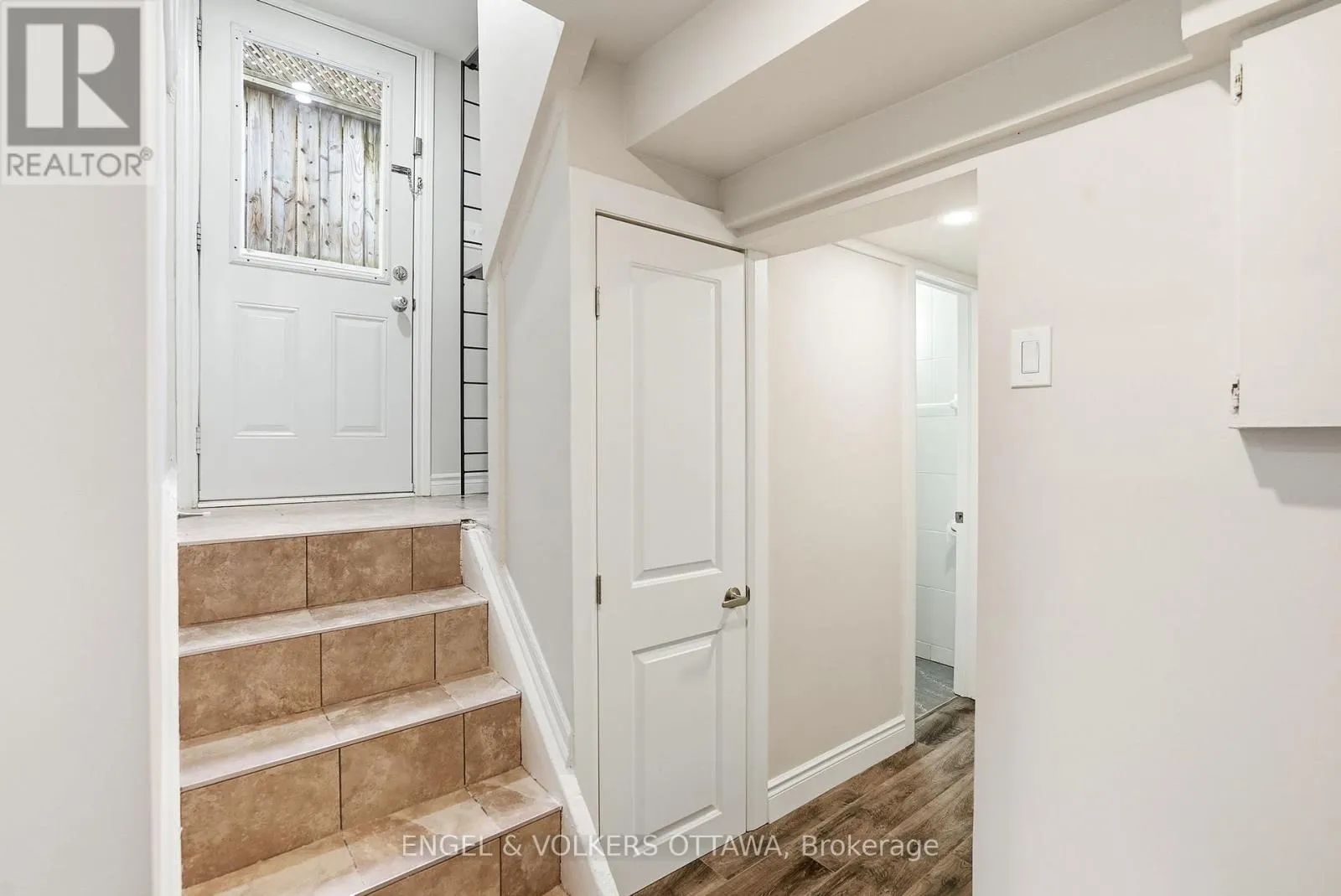 5 - 287 ST LAURENT BOULEVARD