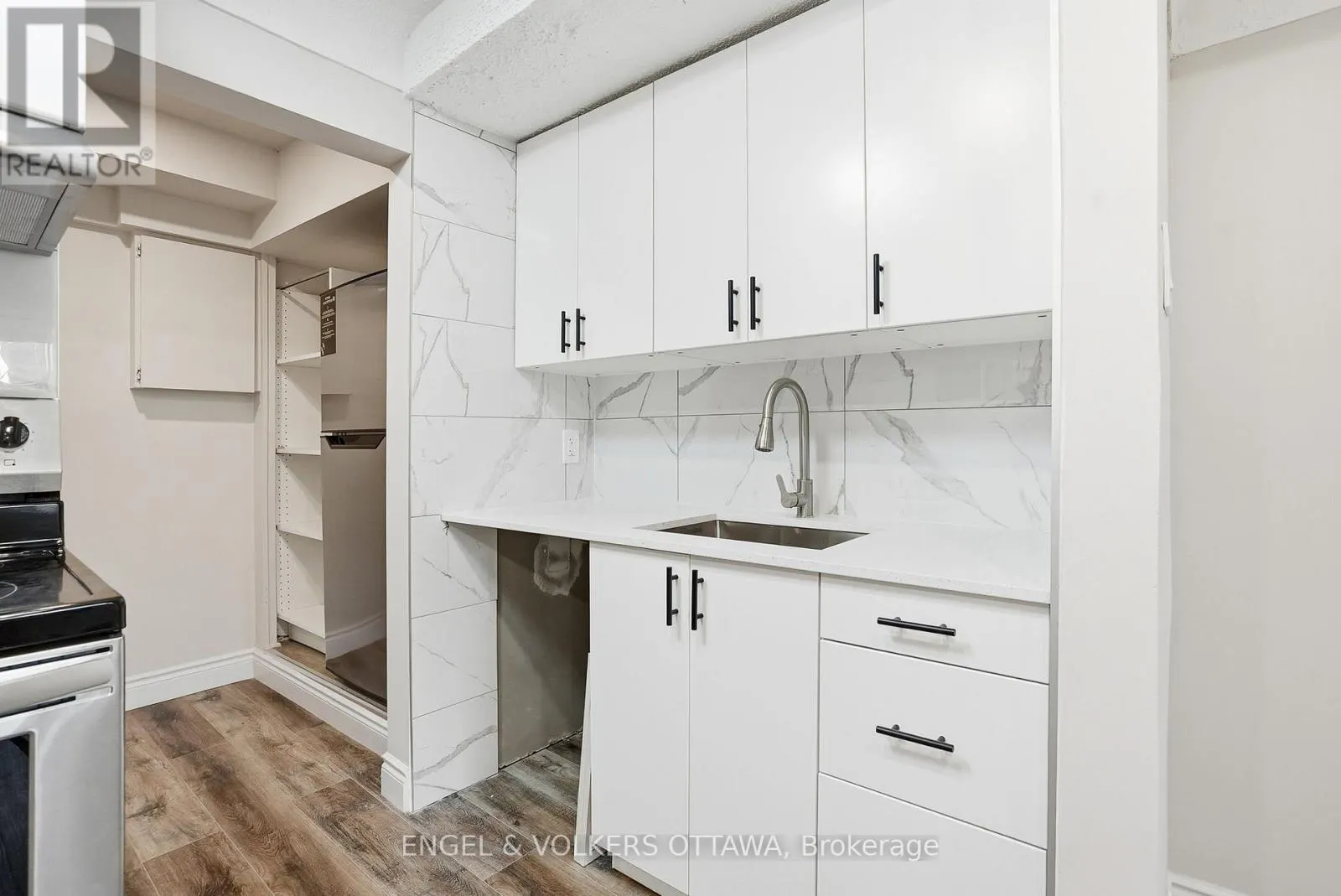 5 - 287 ST LAURENT BOULEVARD