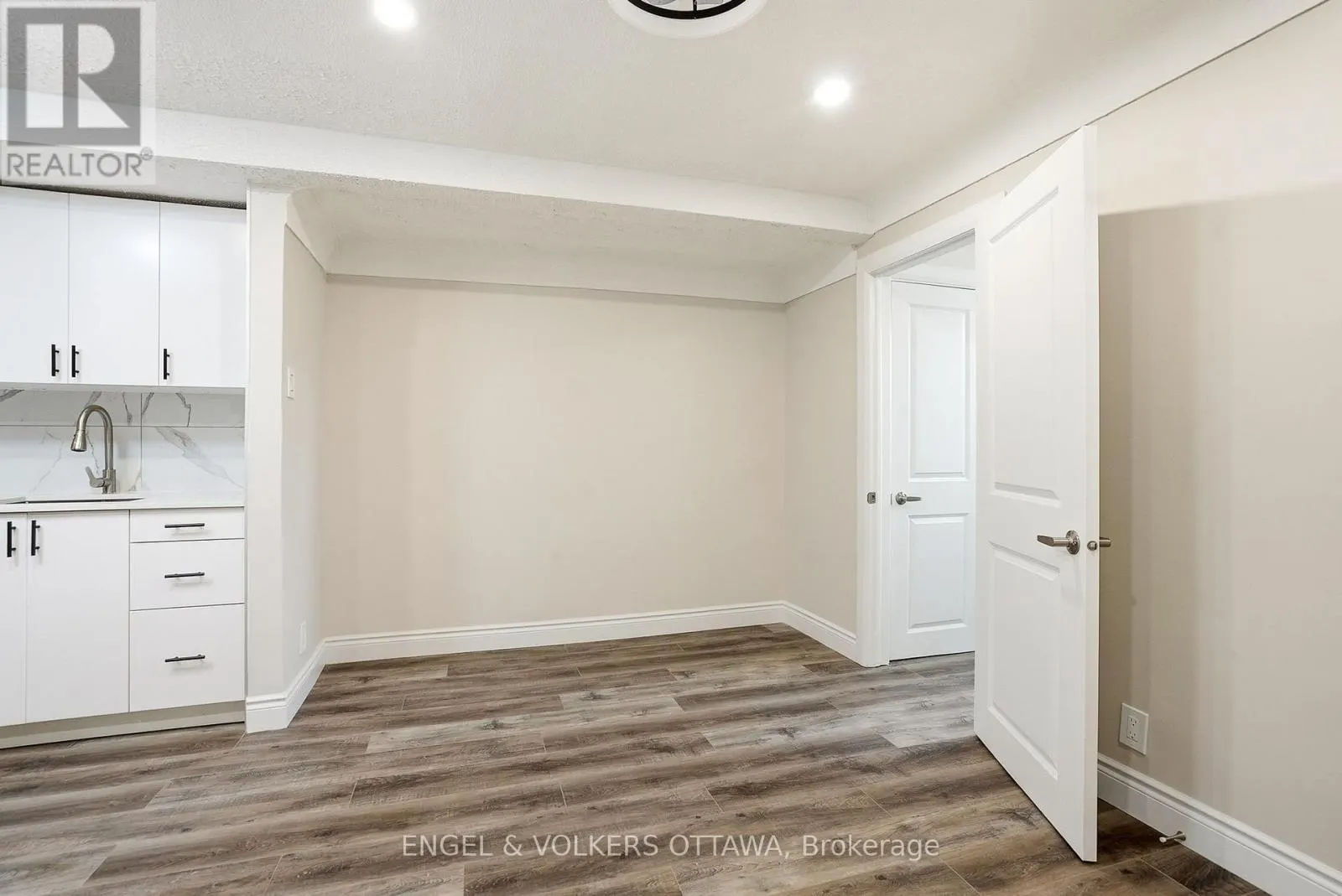 5 - 287 ST LAURENT BOULEVARD