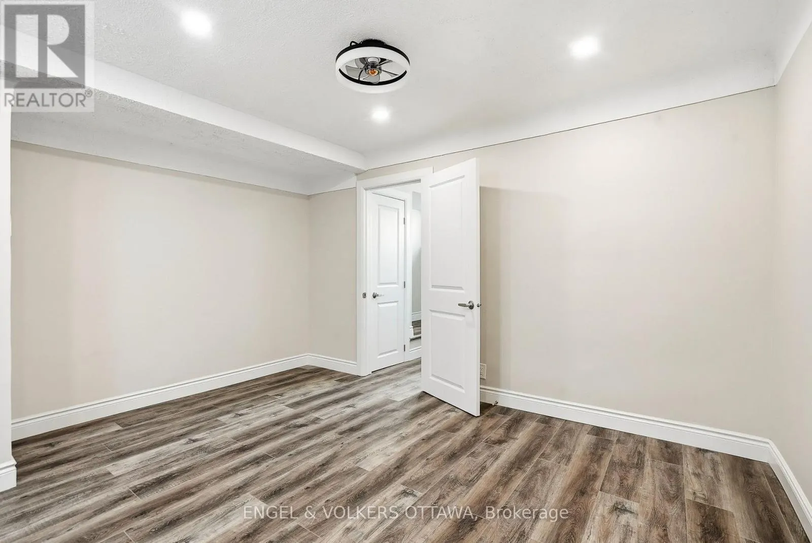 5 - 287 ST LAURENT BOULEVARD