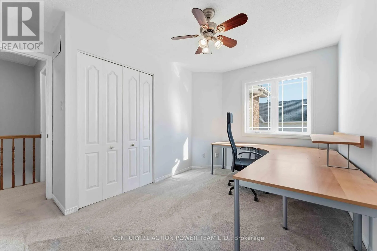 20 WOODFORD WAY N