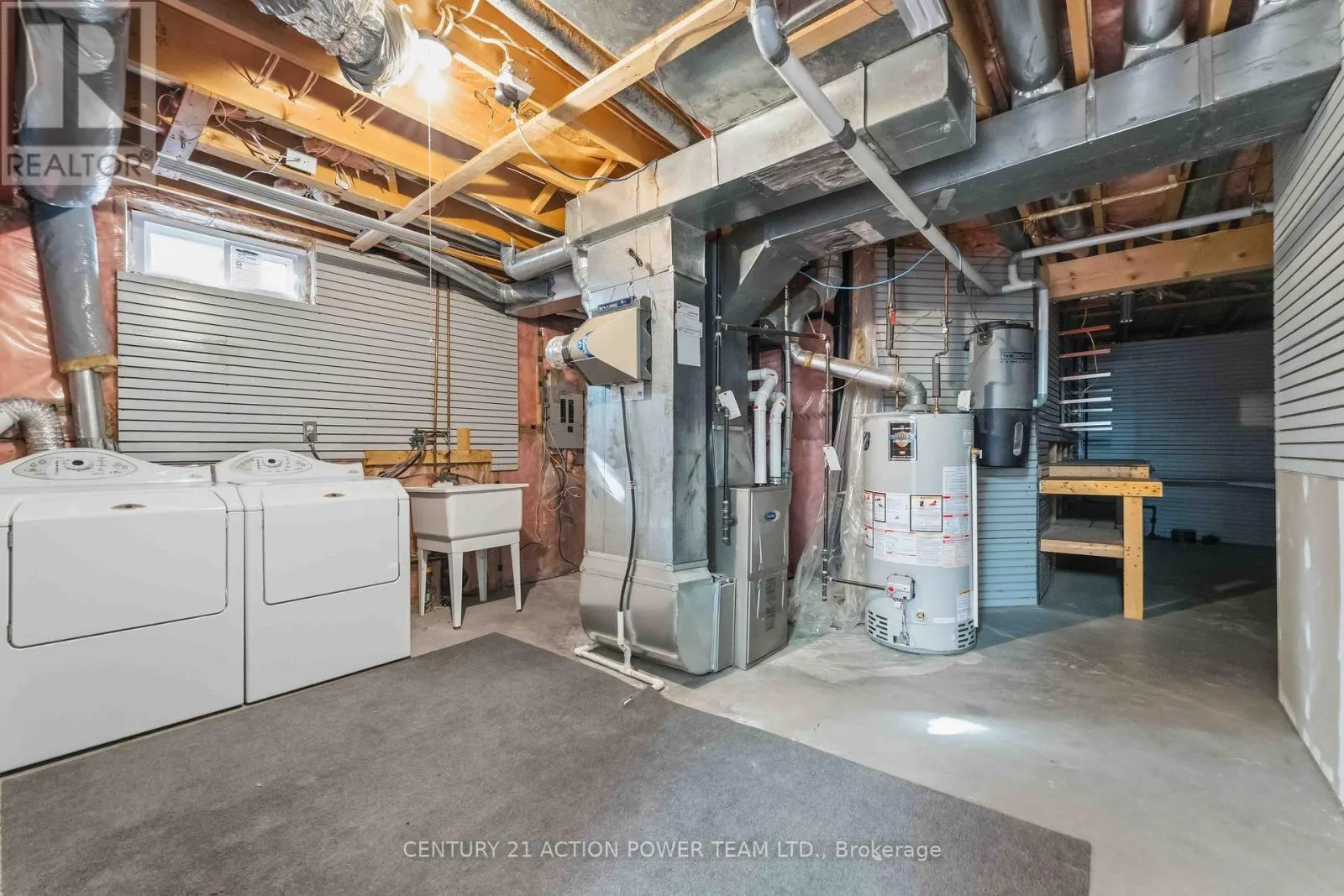 20 WOODFORD WAY N