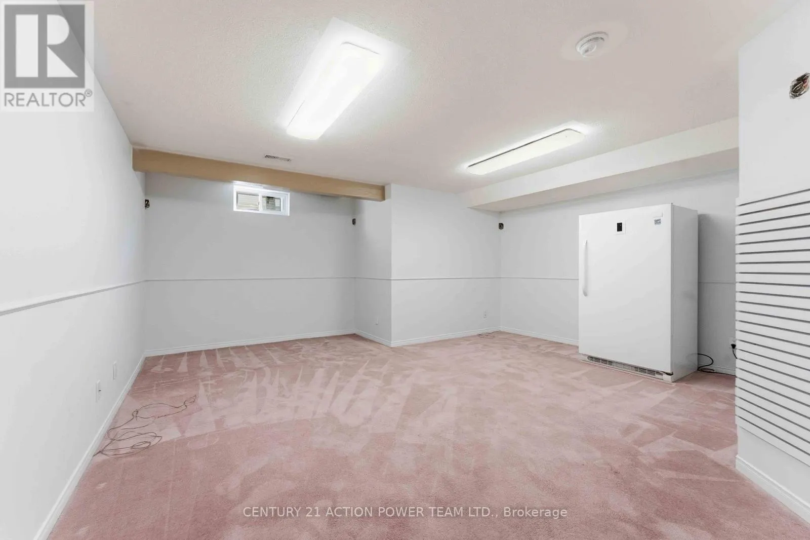 20 WOODFORD WAY N