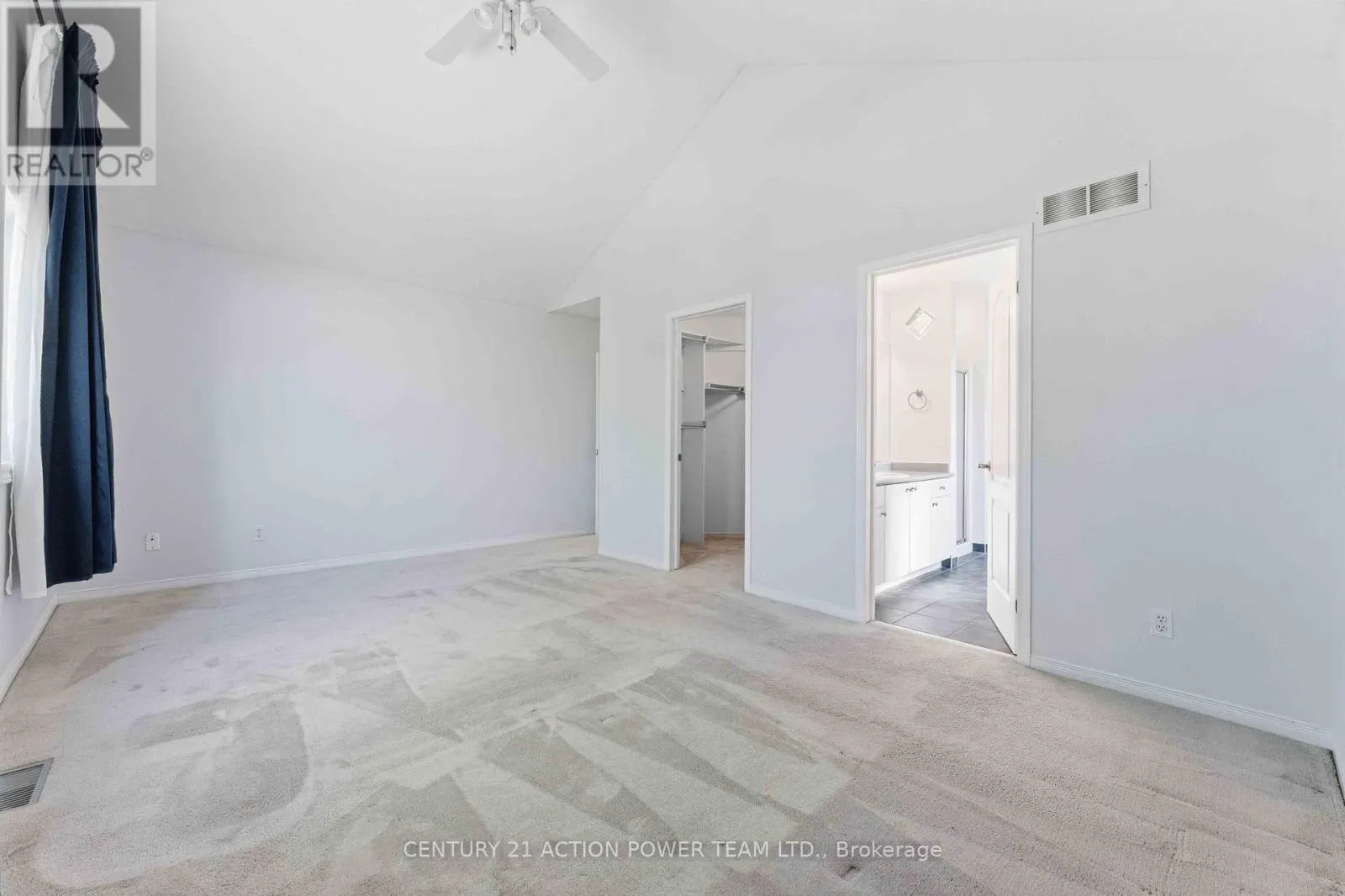 20 WOODFORD WAY N