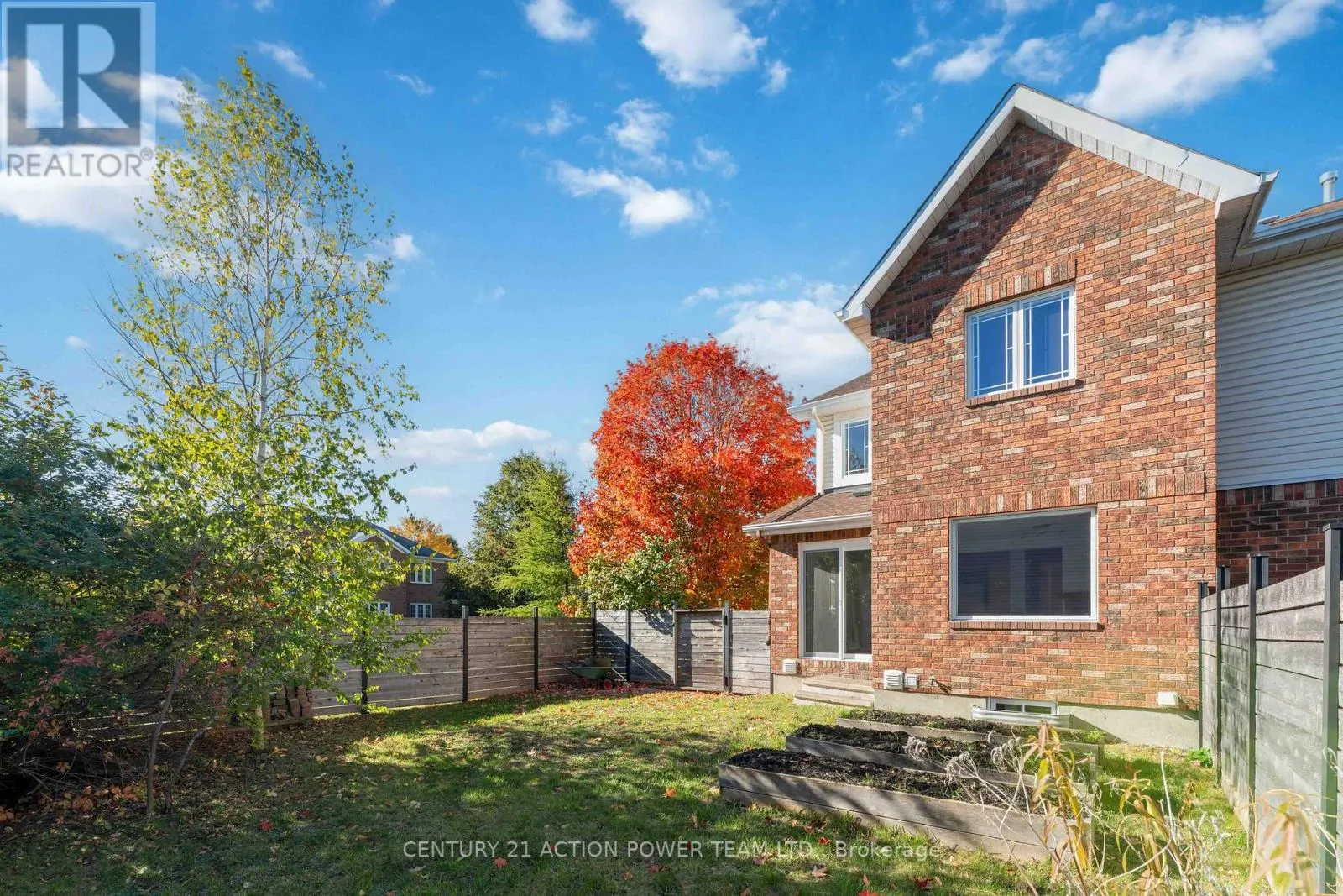20 WOODFORD WAY N