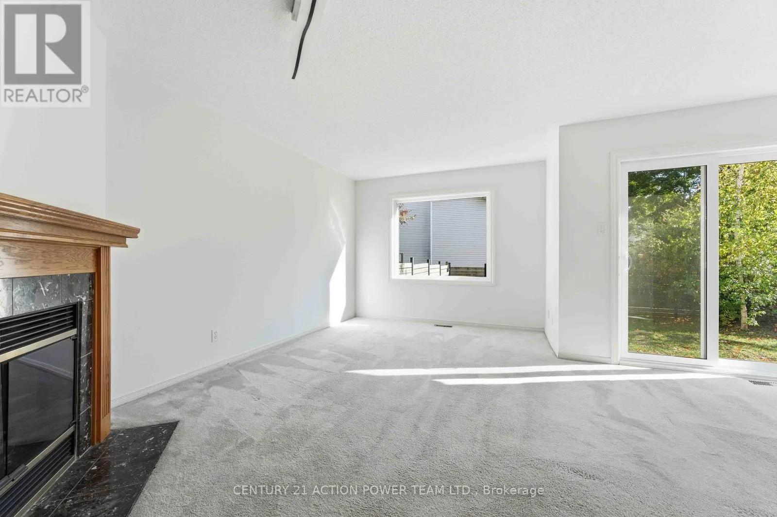 20 WOODFORD WAY N