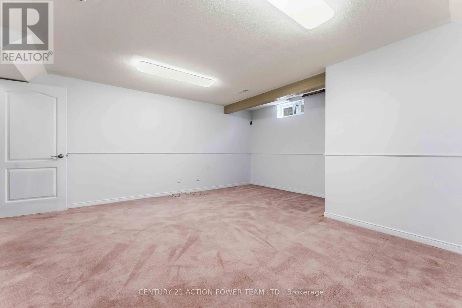20 WOODFORD WAY N