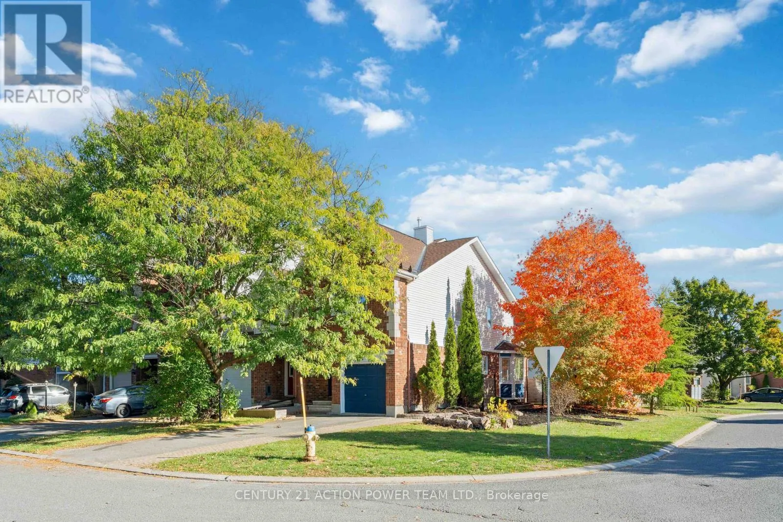 20 WOODFORD WAY N