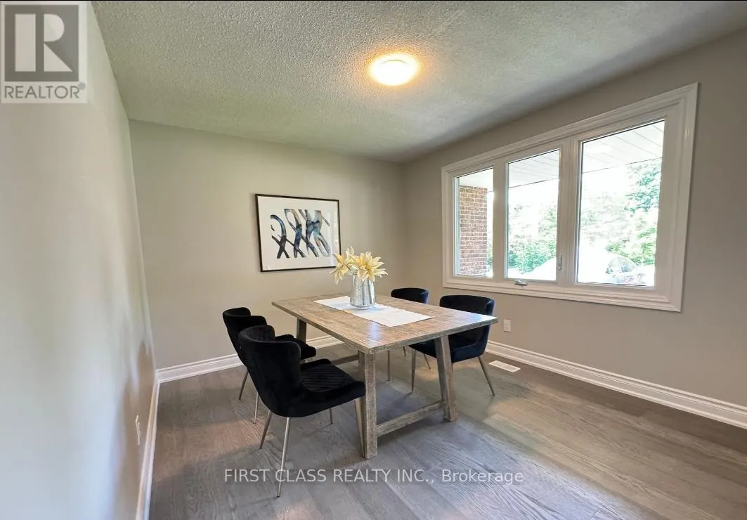 576 KORTRIGHT ROAD W
