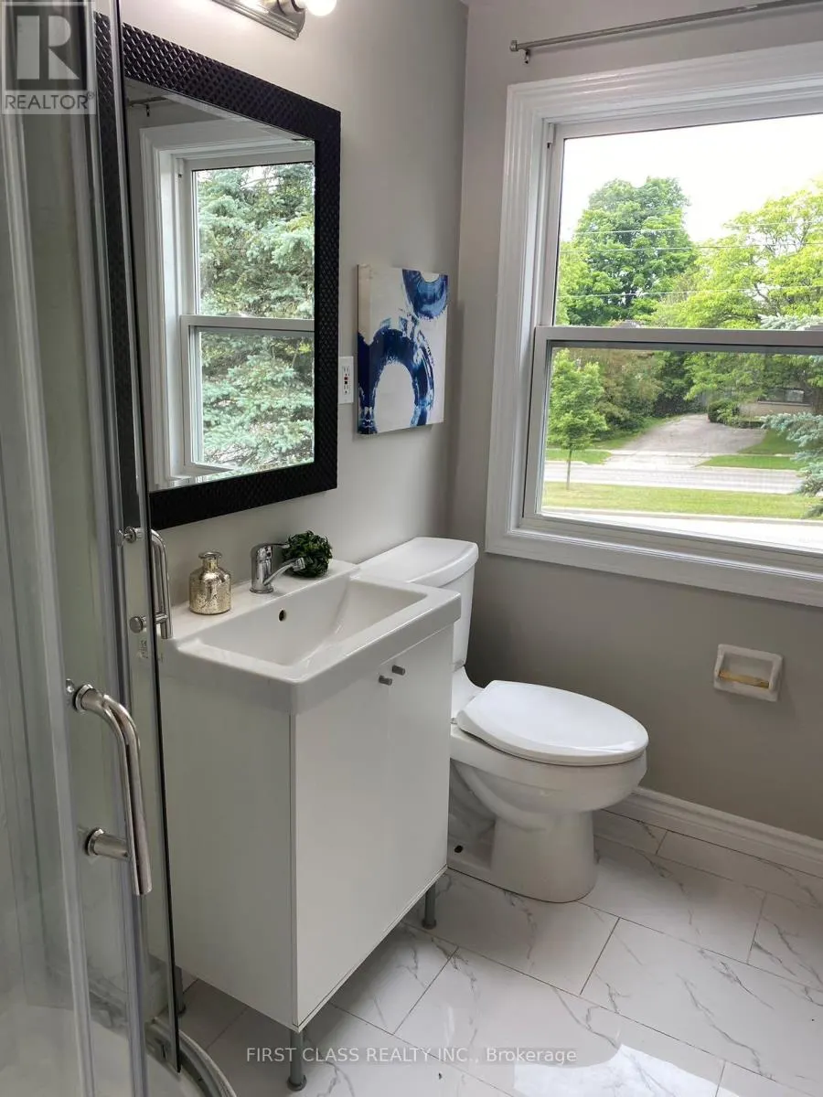 576 KORTRIGHT ROAD W