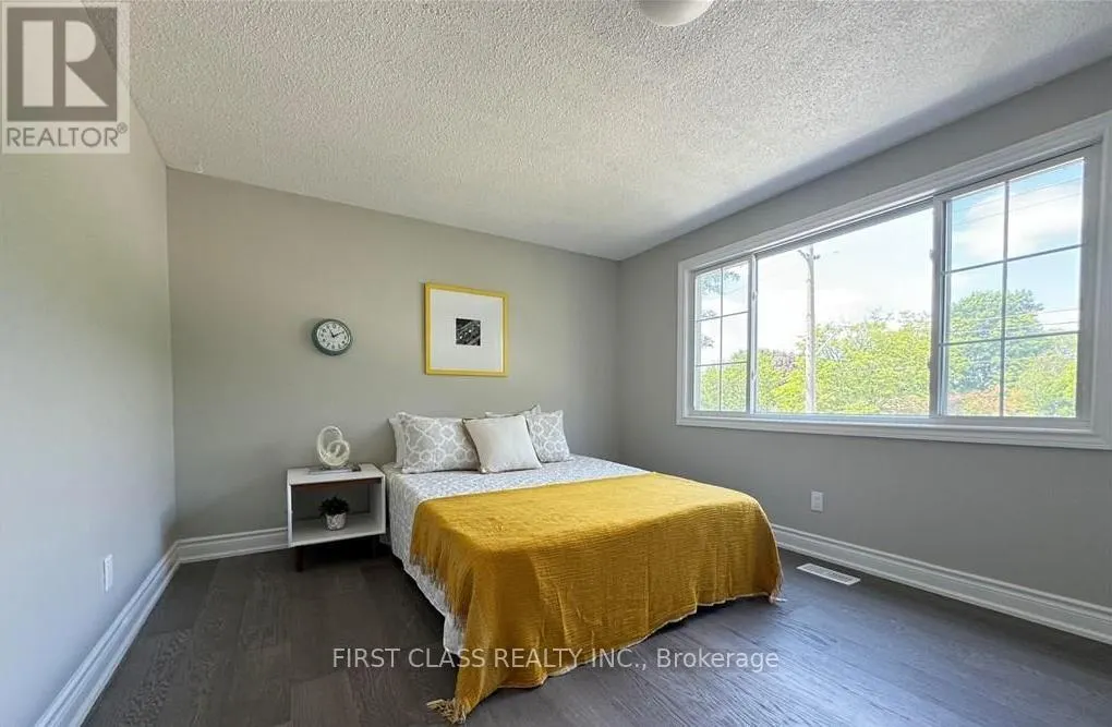 576 KORTRIGHT ROAD W